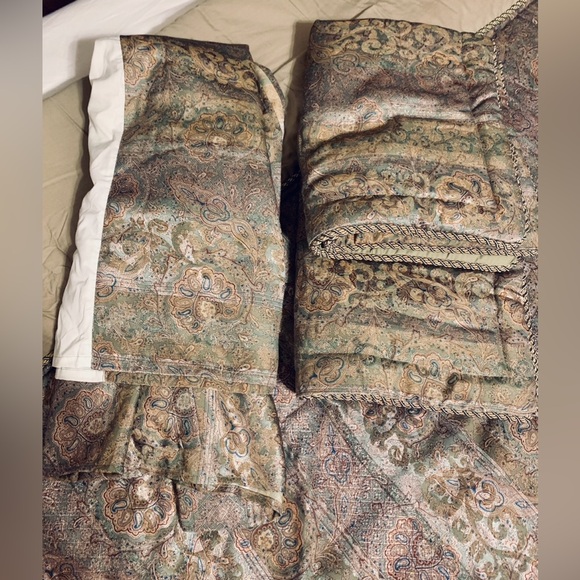 Queen Comforter Set Croscill Gold Paisley Sham Bedskirt 3 Decorative Pillows 7pc - Picture 10 of 16
